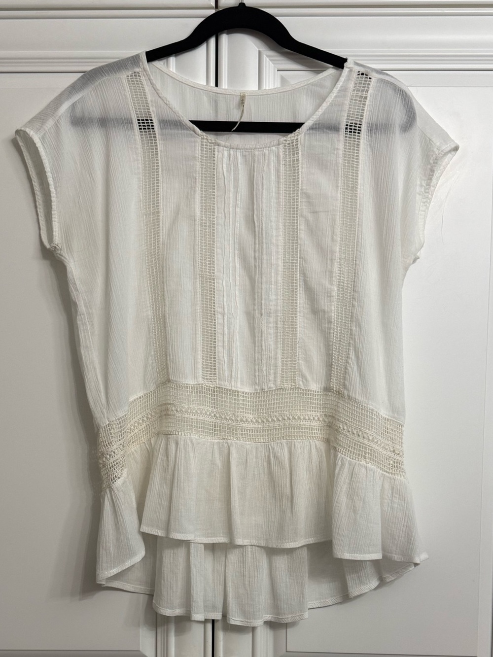 Nine 1 Eight Size Large Cream Cap Sleeve Peplum Blouse with Lace/Crochet Inserts